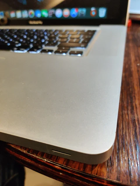 Apple MacBook Pro 15.4" (1TB HDD, Intel Core i5 , 2.4GHz, 2010 3