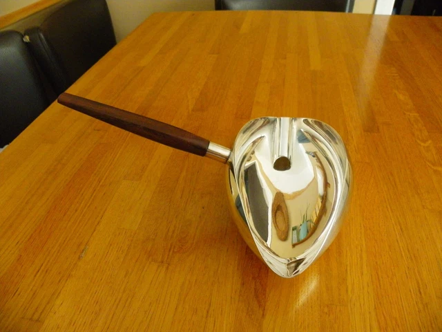 Saucière sur Plateau en métal argenté Christofle Gallia modèle Ve