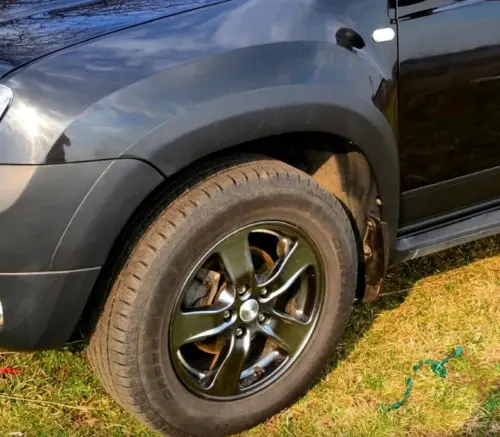 8 Schwibbogen Passarouta Schutzbleche Farbe Schwarz IN ABS für Dacia Duster 2