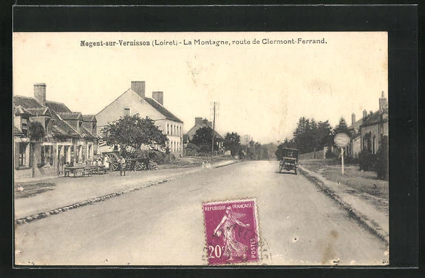 CPA Nogent-sur-Vernisson, La Montagne, route de Clermont-Ferrand