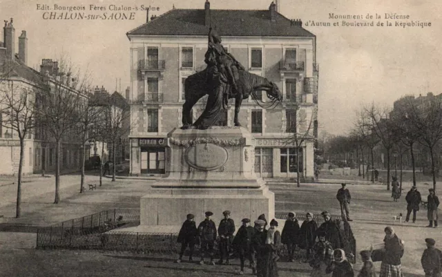 CPA 71 - CHALON SUR SAONE (S. & L.) - Monument de la Défense rue d'Autun