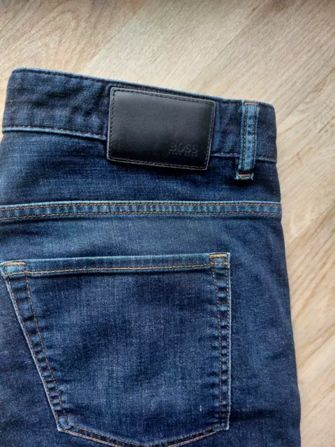 Très beau  Jean HUGO BOSS BLEU FONCE,  W36L30 soit taille Fr 46 2