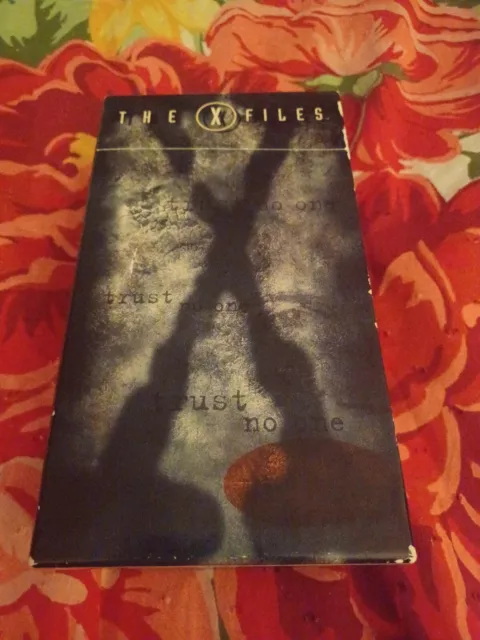 The X-Files Boxed Set - Vol. 3 (VHS, 1997, 3-Tape Set)