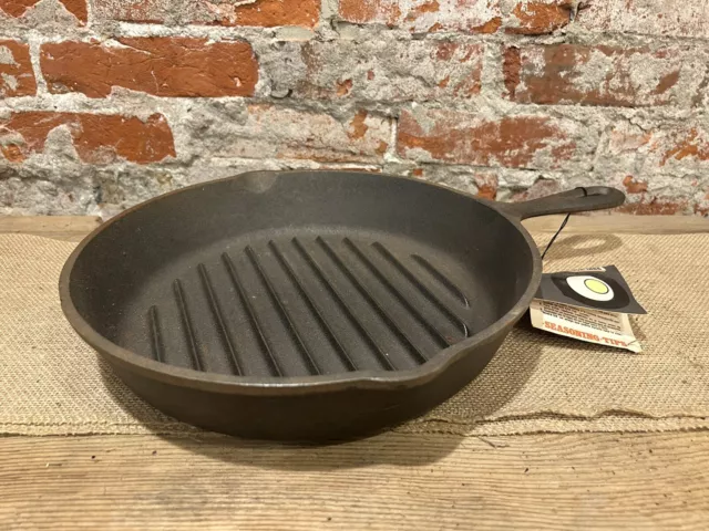 VTG Cast Iron Lodge 9TB2 Made in USA Frying Pan Skillet Double Pouring Spout