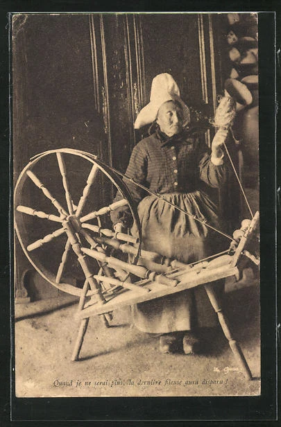CPA Normandie Pittoresque - Quand je ne serai plus..., Spinnerin en costume typ