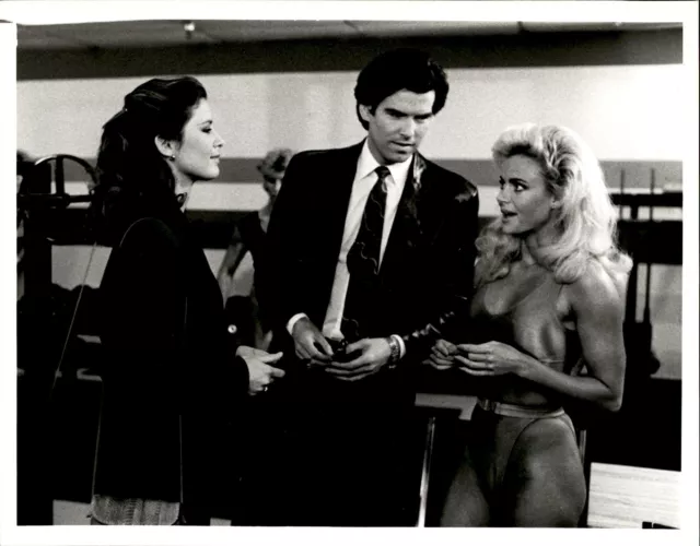 BR42 1986 Original Photo REMINGTON STEELE Pierce Brosnan Stephanie Zimbalist