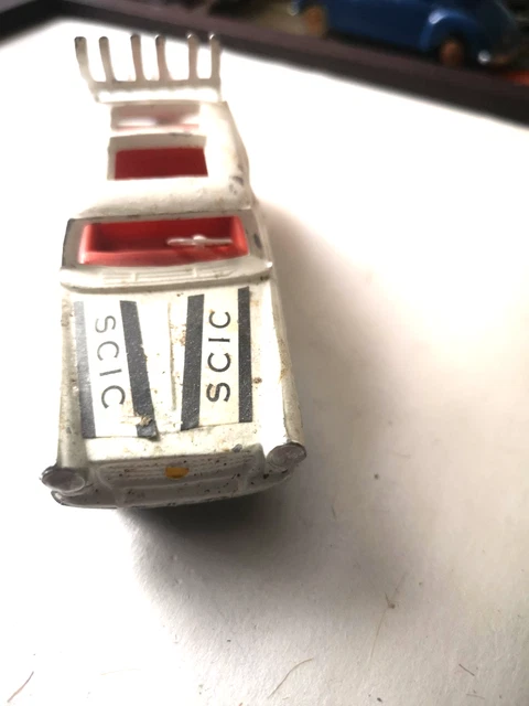 Miniature Cofalu 1/32 - Peugeot 404 Avec Porte-Vélos 'Tour De France' - Occasion (Italie)