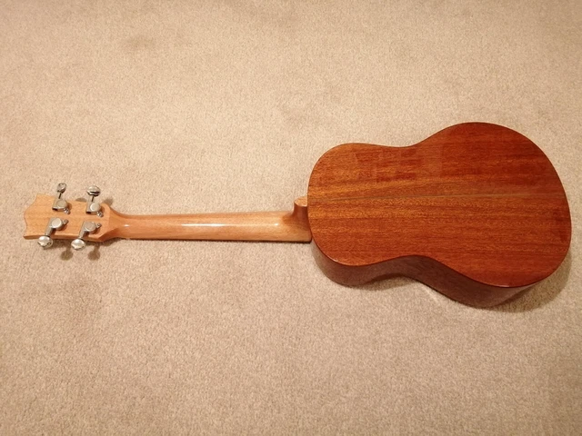 Snail SUT-M3 tenor ukulele, solid mahogany, gloss, inc gigbag 2