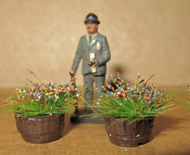 Half Barrel Planters (10), Spring Flowers - OO/HO Gauge/1:76 - Ready to place