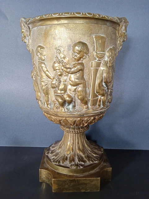 Magnifique vase en forme de coupe "grand tour"