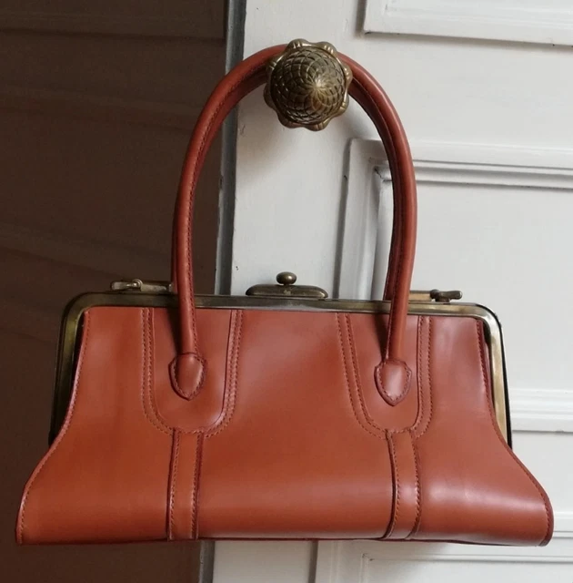 04F48 ANCIEN PETIT SAC DILIGENCE A MAIN DE FEMME CUIR FIN XIXe