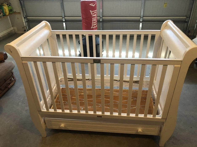 baby crib Standard Size Color White