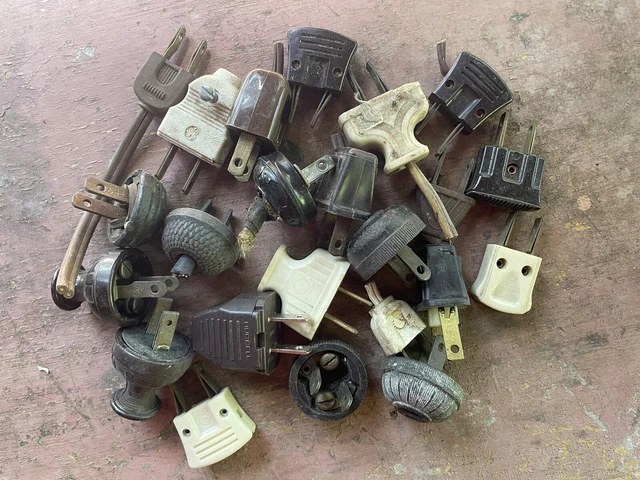 Lot (23)  Vintage Electric Light Lamp Plugs Parts Restore