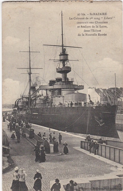 CPA 44 NAVY MILITARY - ST NAZAIRE 1st Tier Battleship FREEDOM in the Lock