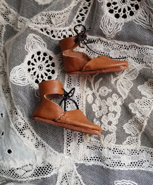 petites chaussures cuir poupée ancienne