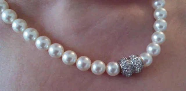 Collier bijou grosses perles nacrées attache aimant 51 cm