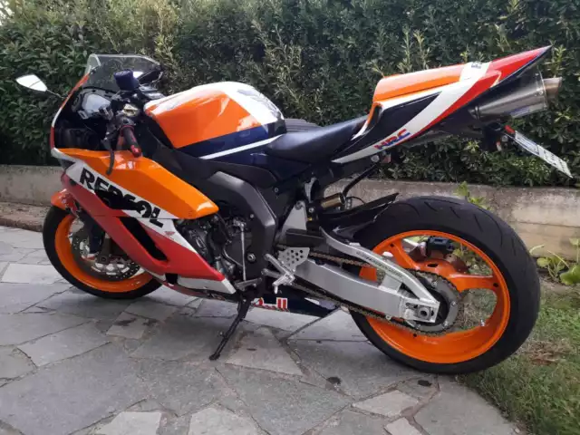 honda CBR 1000 RR ANNO 2005