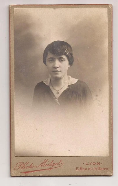Photo CDV Albuminée Ancienne - Portrait De Jeune Femme - Photographe Français - Avant 1900