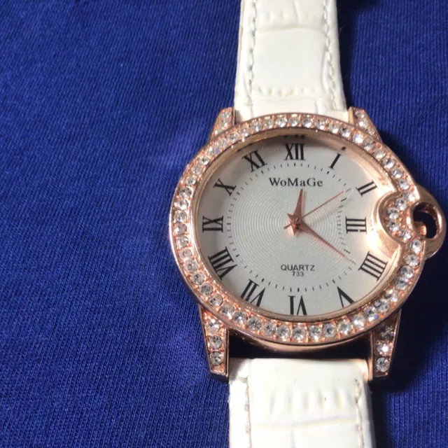 Lovely WoMaGe Ladies Gold  and  Crystal Quartz Watch  GWO VGC Freepost