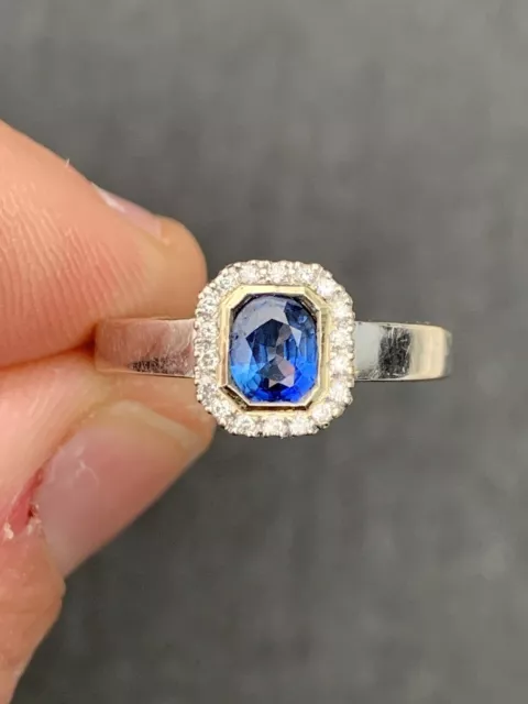 18ct Gold Sapphire & Diamond Ring, 18k 750 (4.7 Grams)