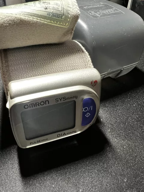 OMRON Intellisense Wrist Blood Pressure Monitor with Case - Tested VGC