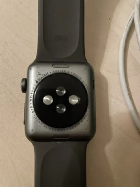Apple Watch Series 3 38 mm cassa alluminio grigio siderale con cinturino sportivo 3