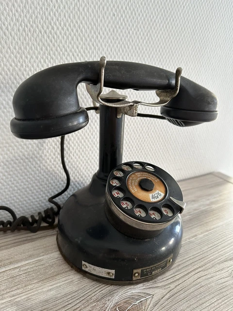 Altes Telefon mit Wählscheibe Altes Telefon mit Wählscheibe