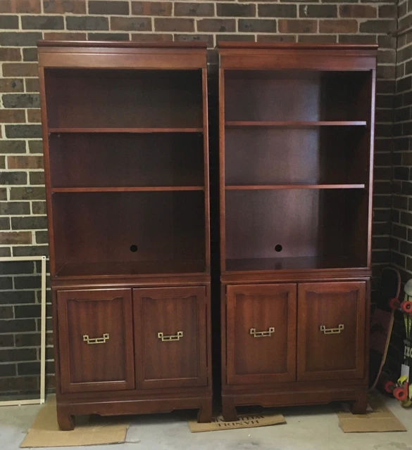 van treight display cabinet