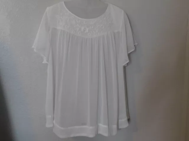 TORRID Plus Size 2 X Short Sleeve Semi Sheer Embroidered Pullover White Blouse