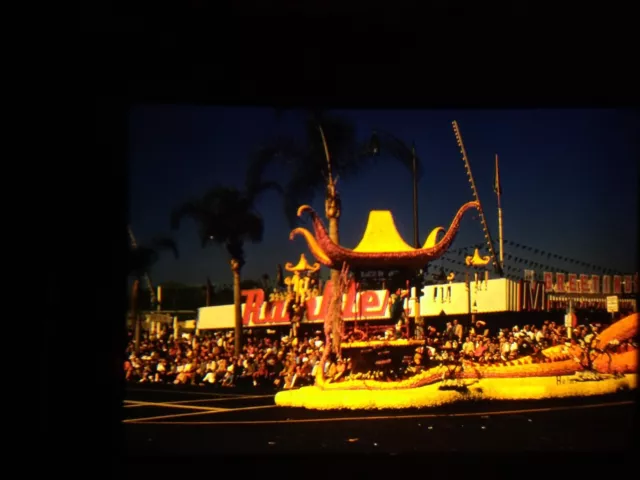 JC18 35MM SLIDE Photo photograph ROSE PARADE FLOAT