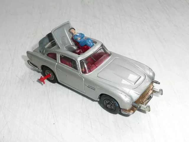 Corgi 270 James Bond 007 Aston Martin DB5  w/baddie "original"