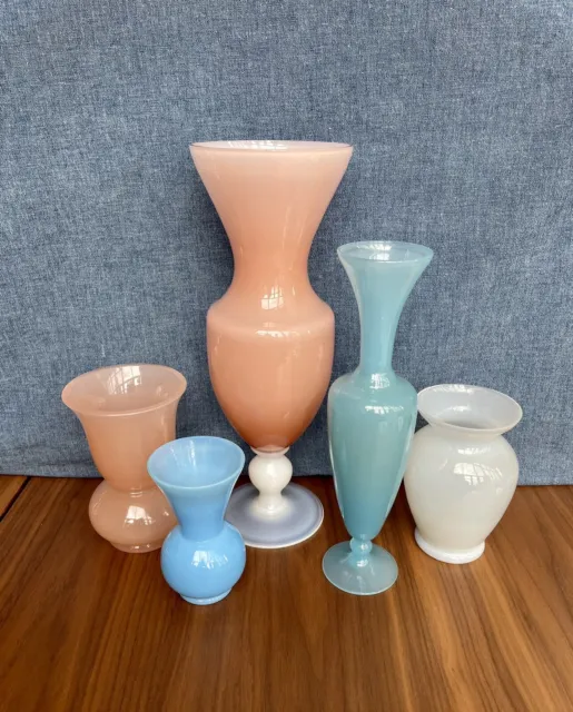 Lot 5 de vases en Opaline verre coloré vintage déco rose bleu blanc