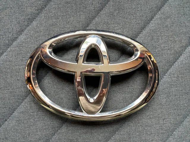 GENUINE 2014-2022 TOYOTA Aygo Front Badge Emblem Grille 90975-02195 £44 ...