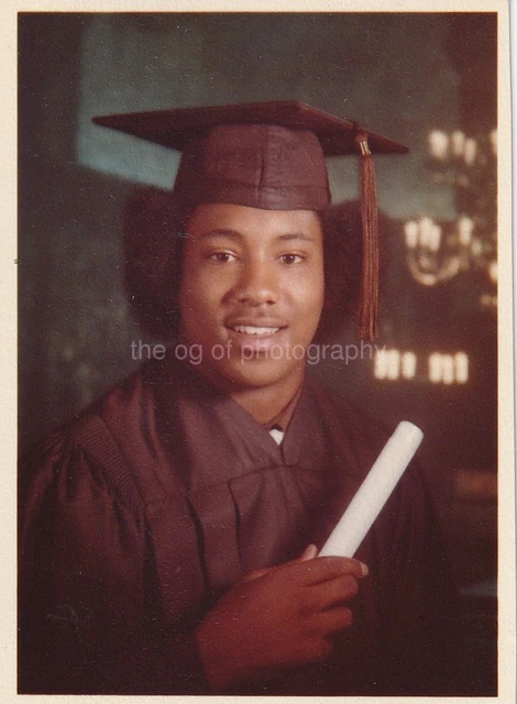 FOUND PHOTOGRAPH  Color FREE SHIPPING Original Portrait VINTAGE 811 35 U