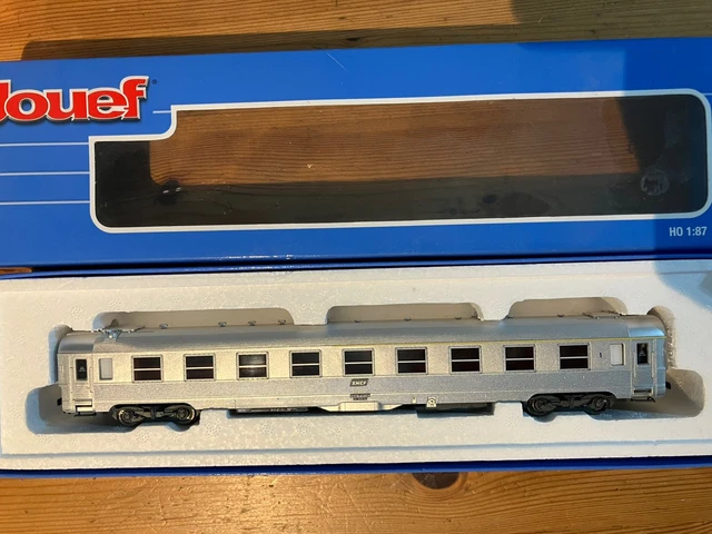 Voiture Voyageurs Jouef Corail+ 1ère Classe – 320200 – Échelle HO – Neuf