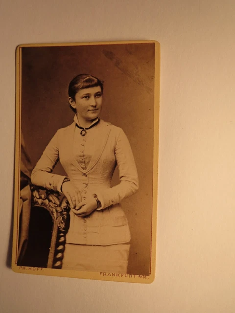 stehende junge schöne Frau ca 1860/70er Jahre CDV Philipp Hoff Frankfurt am Main