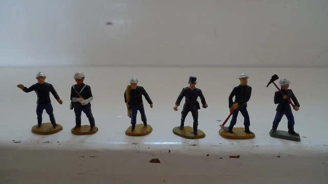 Starlux - LOT DE 11 figurines pompiers (9 mini Starlux) CP1