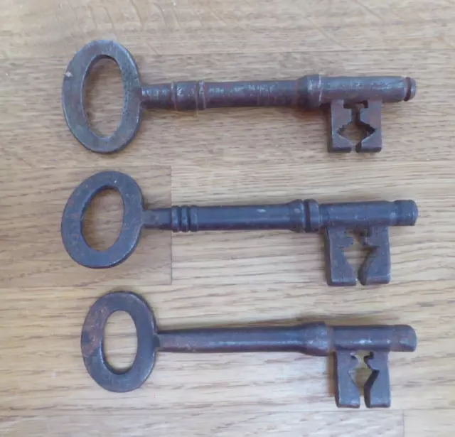 3 x Large Rustic Cast Iron Antique Keys 18th/19th Century