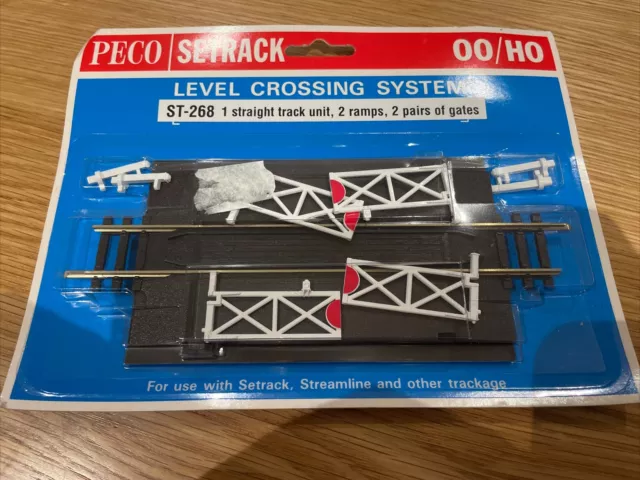 BNIB OO Gauge PECO ST-268 Straight Level Crossing With 2 ramps & 4 gates SETRACK