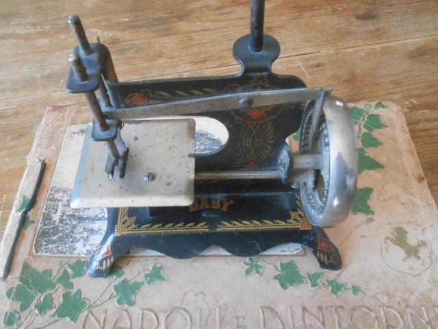 Jouet Ancien Machine à Coudre Singer - Modèle Zigzag - Occasion (vintage)