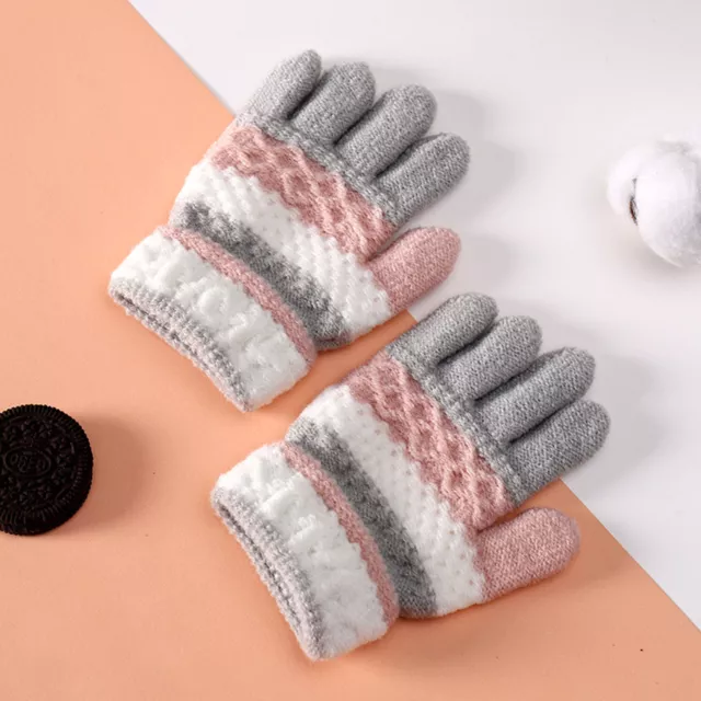 1 Pair 3-8 Years Warm Gloves Knitted Fine Workmanship Warm Full Finger Gloves 2