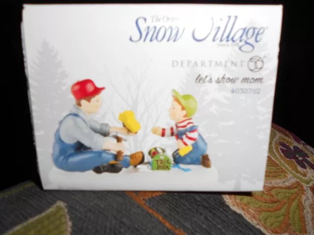 DEPT 56 SNOW VILLAGE Accessory  LET'S SHOW MOM NIB