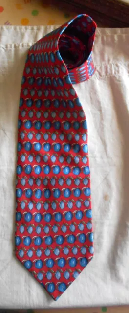 Cravate homme, soie silk tie fond rouge + motifs floraux bleus, verts et blancs