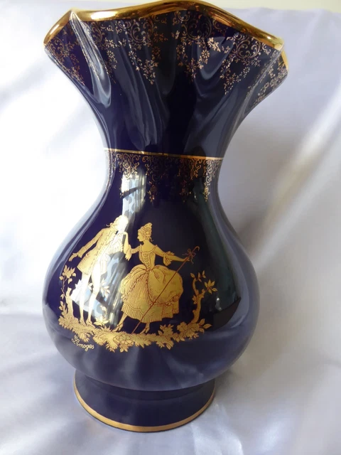 tres grand vase de  31 cm porcelaine  Limoges décor Fragonard bleu cobalt doré