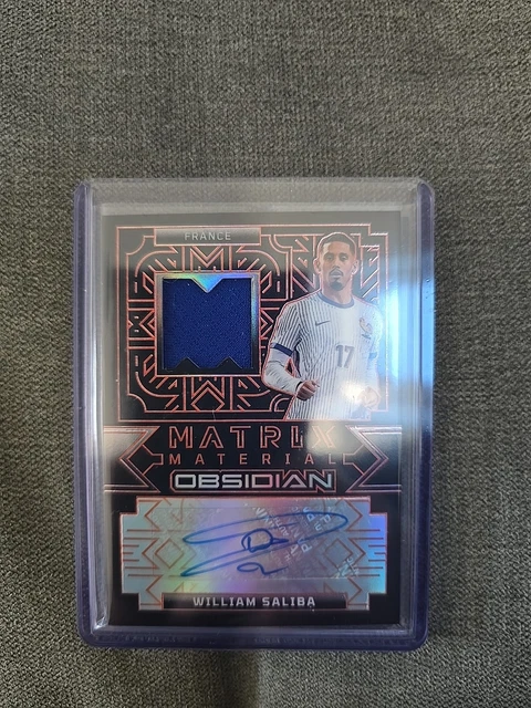 Carte William Saliba /50 Patch Atomic 2023-24 Panini Obsidian - Arsenal/France