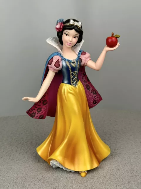 Disney Showcase Snow White Couture de Force Figurine No BOX