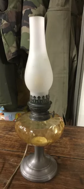 Lampe À Pétrole montée sur prise électrique