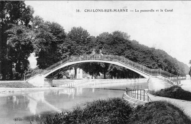 *128 cpa 51 Chalons sur marne - La Passerelle et le Canal
