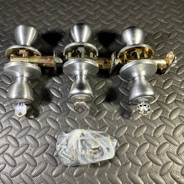 Lot Of (3) Kwikset Locking Doorknobs Each With (1) Key Plus Strikers And Screws