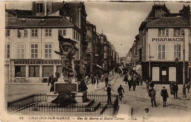CPA CHALONS-sur-MARNE - Rue de Marne and Carnot Statue (742300)